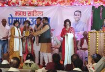 नालंदा बिहार में मिला डॉ निशा अग्रवाल को राष्ट्रकवि दिनकर काव्य साधना सम्मान
