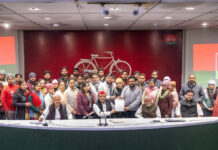 अखिलेश यादव ने भाजपा सरकार से की कोराेना वॉरियर्स के समायोजन की मांग