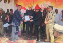 उत्कृष्ट कार्य के लिए सम्मानित हुए जबलपुर सीएमएचओ डॉ संजय मिश्रा और आशा कार्यकर्ता