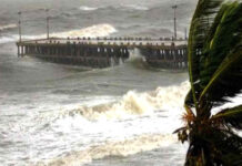 चक्रवाती तूफान रेमल से पश्चिम बंगाल में आज भी रेड अलर्ट, वायुसेवा और रेलगाड़ियां बंद