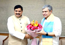 सीएम डॉ. यादव ने रेल मंत्री से भेंट कर उज्जैन और दिल्ली के बीच वंदे भारत स्लीपर ट्रेन शुरू करने का किया अनुरोध