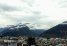 जम्मू-कश्मीर के पहाड़ी क्षेत्रों में बर्फबारी, मैदानी इलाकों में हुई बारिश