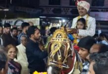ऐसा सिर्फ फिल्मों में नहीं होता- बारात लेकर अस्पताल पहुंचा दूल्हा, दुल्हन को गोद में लेकर लिए सात फेरे