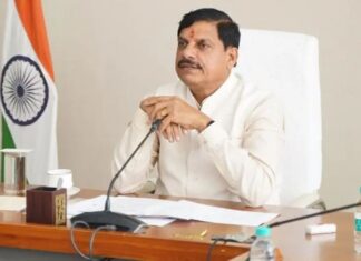 Delhi Metro से सम्मेलन पहुंचे CM मोहन यादव, नवकरणीय ऊर्जा में एमपी की उपलब्धियां बताईं Delhi Metro
