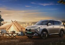 सिंगल चार्ज में 490km की रेंज और शानदार फीचर्स वाली Kia Carens Clavis EV लॉन्च