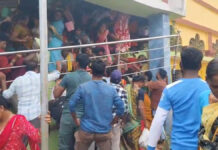 वेंकटेश्वर स्वामी मंदिर में भगदड़, 9 श्रद्धालुओं की मौत, कई घायल