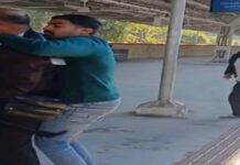 कामायनी एक्सप्रेस में यात्री ने टीटीई को जमकर पीटा, मचा बवाल