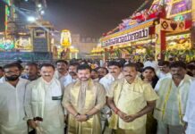 वैकुंठ एकादशी पर विभिन्न मंदिरों में उमड़े श्रद्धालु,तिरुमाला श्रीवारी मंदिर में…..