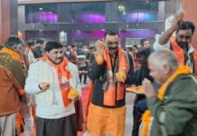 तमिलनाडु के किसानों के चौथे डेलीगेट्स का बनारस रेलवे स्टेशन पर भव्य स्वागत