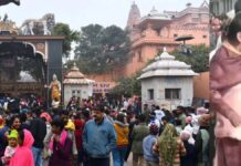 कान्हा संग नववर्ष मनाने पहुंचा श्रद्धालुओं का जनसैलाब, श्रीकृष्ण जन्मस्थान पर लगी रही कतारें