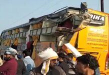 इंदौर में भीषण सड़क हादसा, बस अनियंत्रित होकर पलटी
