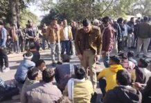 छतरपुर और टीकमगढ़ में किसानों ने किया चक्काजाम