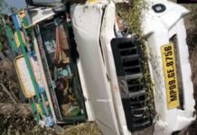 पिकअप वाहन की टक्कर से बाइक सवार 1 युवक की मौत, 1 घायल