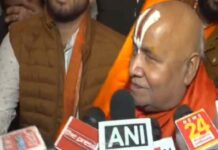 ग्वालियर में पुस्तक विमोचन कार्यक्रम में जगतगुरु रामभद्राचार्य ने दिग्विजय सिंह को बताया धोखेबाज