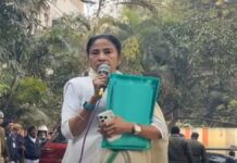 ‘मुझे जेल भेजने के बारे में सोच रहे हैं, लोगों के लिए मरने को भी तैयार हूं’ : ममता