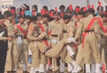 प्रभारी मंत्री के भाषण के वक्त एनसीसी कैड्ट गश खाकर गिरा, राकेश सिंह ने किया ध्वजारोहण,