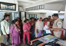 हैदराबाद से डिंडौरी लौटे 11 मजदूर, रेलवे ठेकेदार ने रोकी मजदूरी