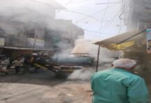 व्यस्ततम मार्केट मुकादम गंज में खड़े ऑटो में लगी भीषण आग, मचा हड़कम्प a-massive-fire-broke-out-in-an-auto-parked-in-the-busiest-market-mukadam-ganj-causing-panic