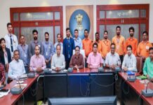 रेल संरक्षा में उत्कृष्ट योगदान हेतु डीआरएम ने 15 रेल कर्मियों को किया सम्मानित