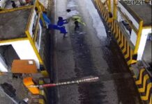 निहंग सिखों ने लखनादौन के टोल पर कर्मियों को तलवार-डंडों से पीटा, हंगामा, बिना टोल चुकाए निकलने पर संघर्ष