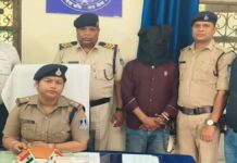 ट्रेन में यात्री का मोबाइल फोन चोरी, एकाउंट से निकाले लाखों रूपए passengers-mobile-phone-stolen-on-train-lakhs-withdrawn-from-account