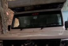 घर में पिकअप में छिपी अवैध शराब पकड़ी, नए ठेके से पहले किया था स्टॉक