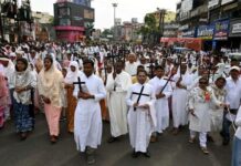 जबलपुर : गुड फ्राइडे पर मसीही समाज ने निकाली क्रूस यात्रा, प्रभु यीशू के बलिदान को किया याद