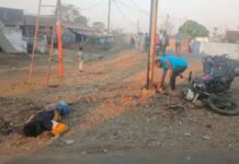 विद्युत पोल से टकराए बाइक सवार दो युवकों की मौत, घर जाते वक्त हादसा