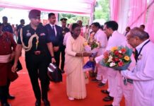 President Murmu का बैतूल प्रथम आगमन पर परम्परागत लोक नृत्य की प्रस्तुति से किया स्वागत President Murmu