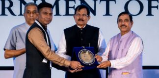 Union Minister प्रह्लाद जोशी ने ऊर्जा सचिव विशेष गढ़पाले को प्रदान किया सम्मान Union Minister