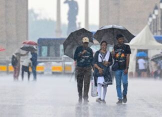 Weather : 5 घंटे में 15 राज्यों पर आफत! भारी बारिश-तूफान का अलर्ट, 60 KM की रफ्तार से चलेंगी हवाएं, Weather