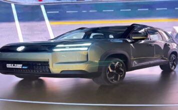 MG ने उतारी बिजली वाली बाहुबली, 517km रेंज ने मचाया बवाल! Hector Tomahawk EV