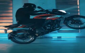 Pulsar NS125 ने मारी नई एंट्री की तैयारी, लाल-काले लुक में बाइक हुई और भी धांसू Pulsar NS125
