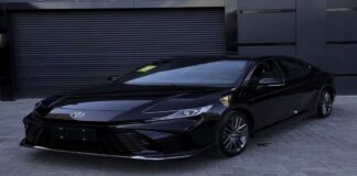 Camry के दाम में बड़ा उछाल, अब लग्जरी सेडान के लिए देने होंगे ज्यादा पैसे Toyota Camry