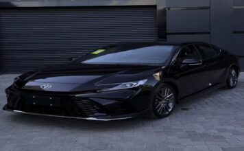 Camry के दाम में बड़ा उछाल, अब लग्जरी सेडान के लिए देने होंगे ज्यादा पैसे Toyota Camry