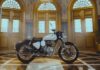 Royal Enfield की बाइक खरीदने वालों की लगी लाइन, बिक्री ने पकड़ी रफ्तार Royal Enfield